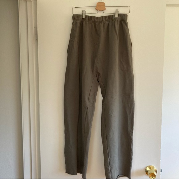 Wol hide easy sweatpants in fir, size large. - Picture 4 of 4